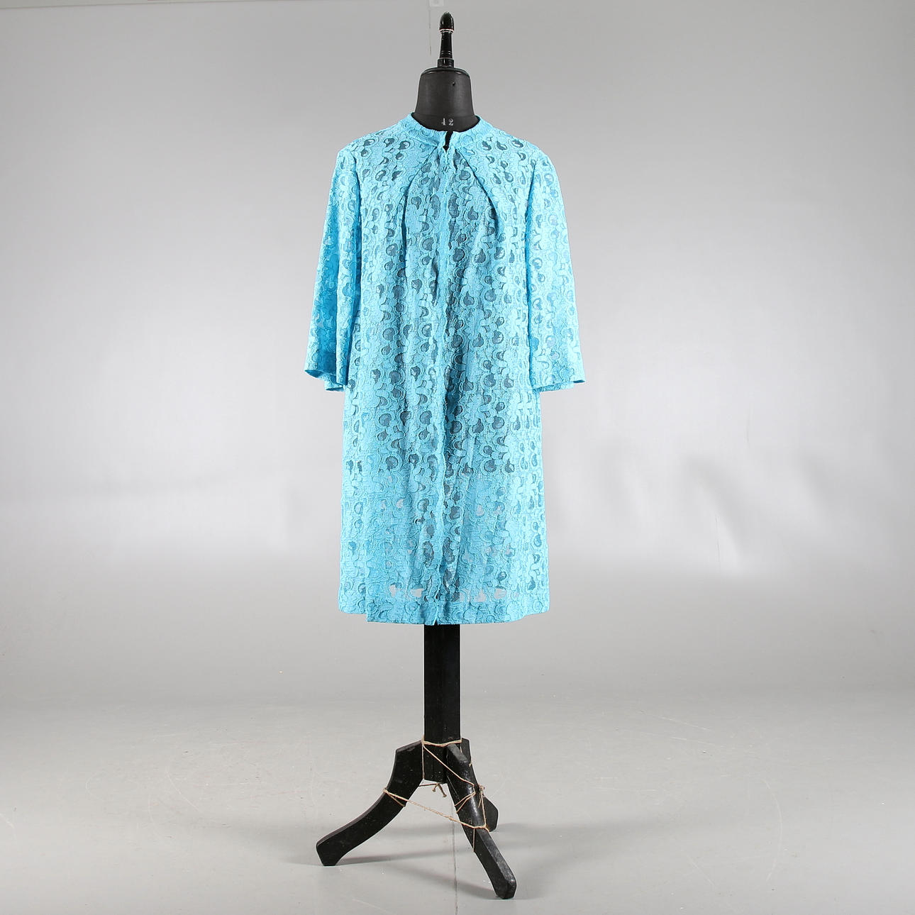 KAPPA samt KLÄNNING, spets. Vintage, Elysée modeller, Malmö. 1960-tal. Strl ca 40/42.