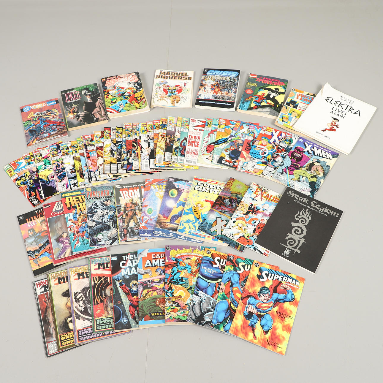 VERSCHIEDENE COMICS UND COMIC-VERWANDTE BÜCHER – EINSCHLIESSLICH MARVEL.