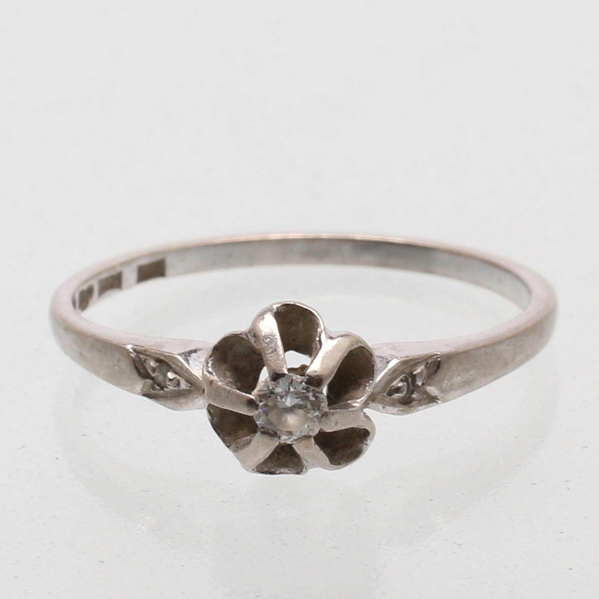 RING, 18K vitguld med briljant, totalvikt 3 gram.