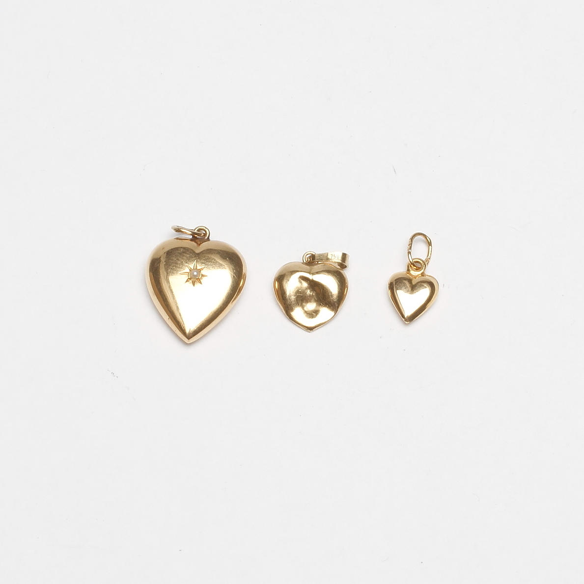 BERLOCKER, 3 st, 18k guld, vikt ca 2,5 gr.