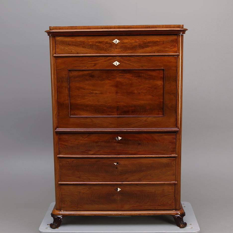 CHIFFONJE, valnötsfaner, 1800-tal.