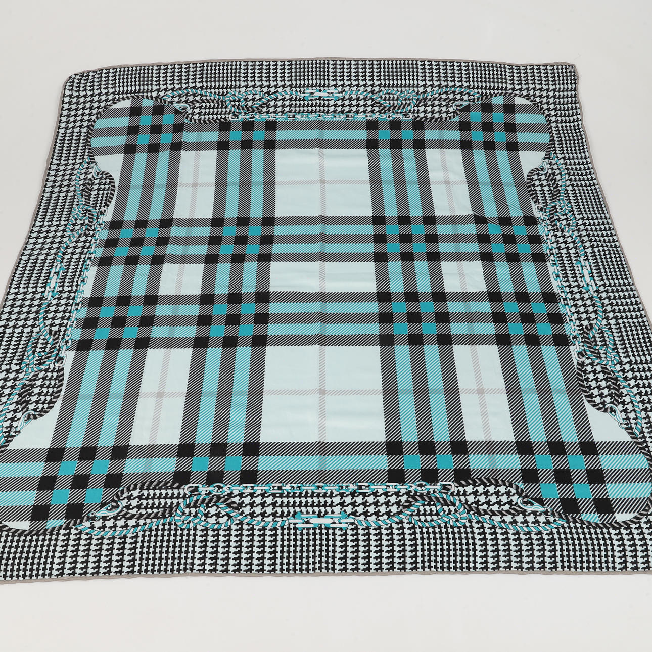 SCHAL, Seide, Loewe, Italien.