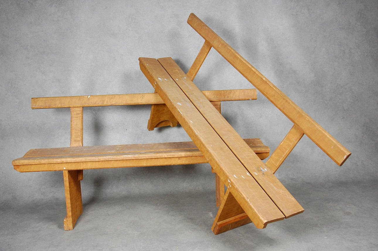 BÄNKAR, 1 par, ådringsmålade, 1900-talets första hälft.