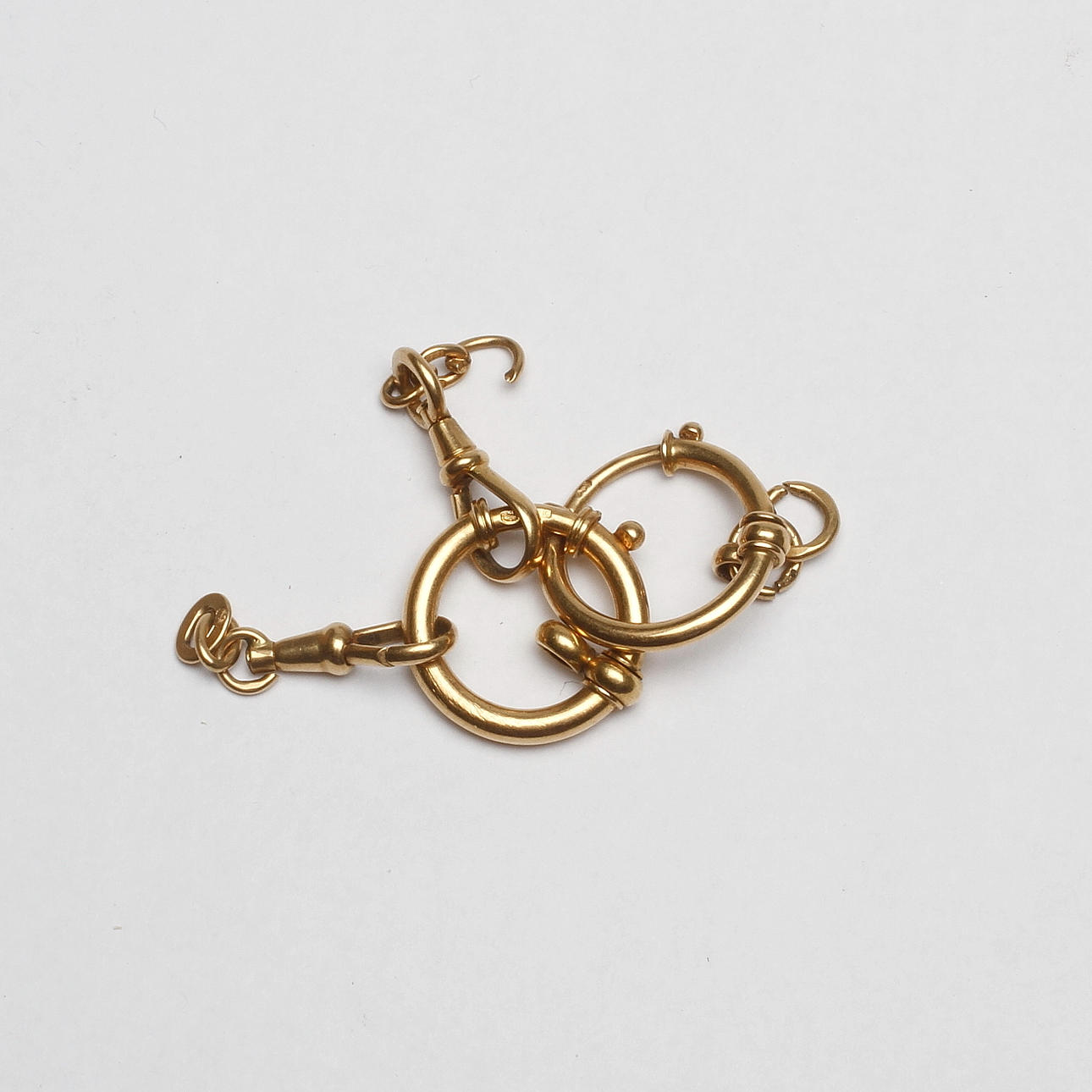 LÅS TILL FICKURSKEDJA, 18k guld, vikt ca 12,6 gr.