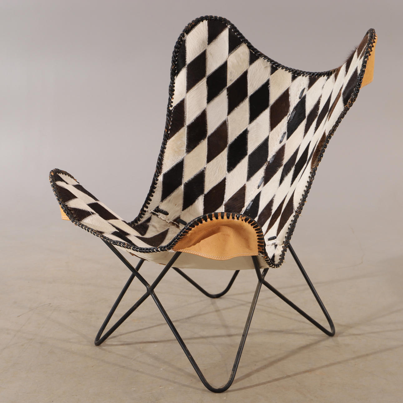 FÅTÖLJ, fladdermusmodell, koskinn/metall.