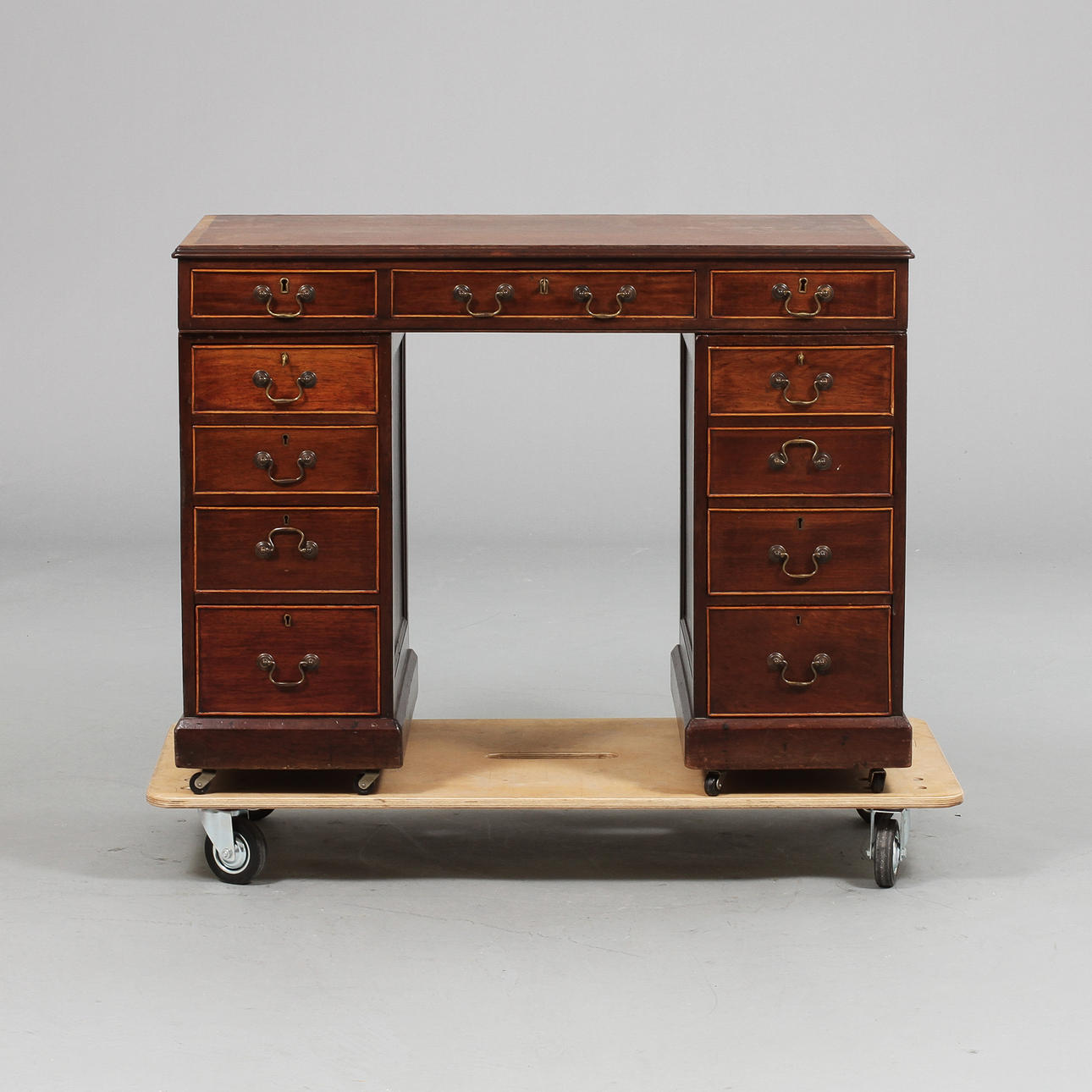 SKRIVBORD, England, 1900-talets andra hälft.