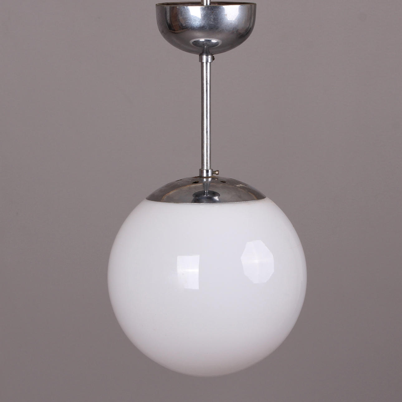 TAKLAMPA, klot, 1900-talets mitt.