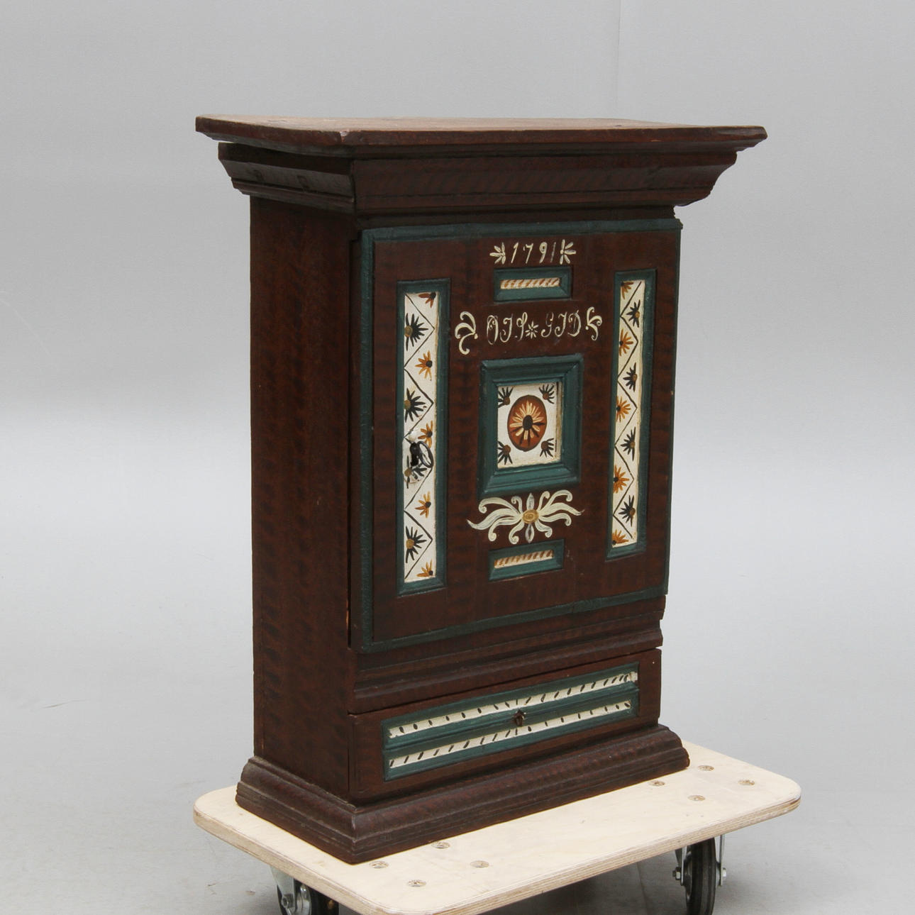 VÄGGSKÅP, allmoge, bär datering 1791.