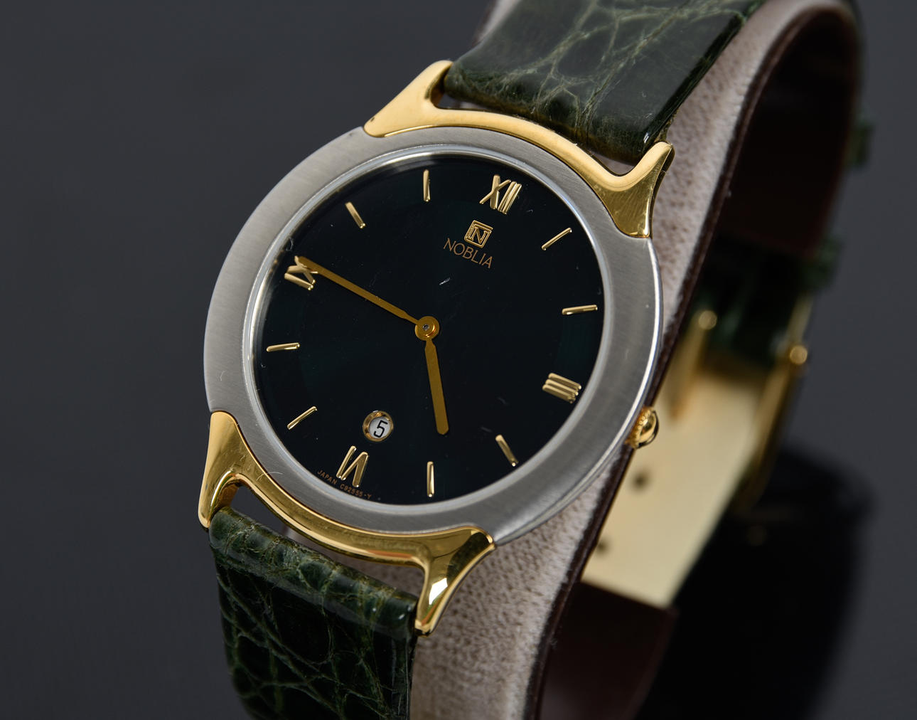 CITIZEN NOBLIA. herrklocka med äkta krokodil läderrem.