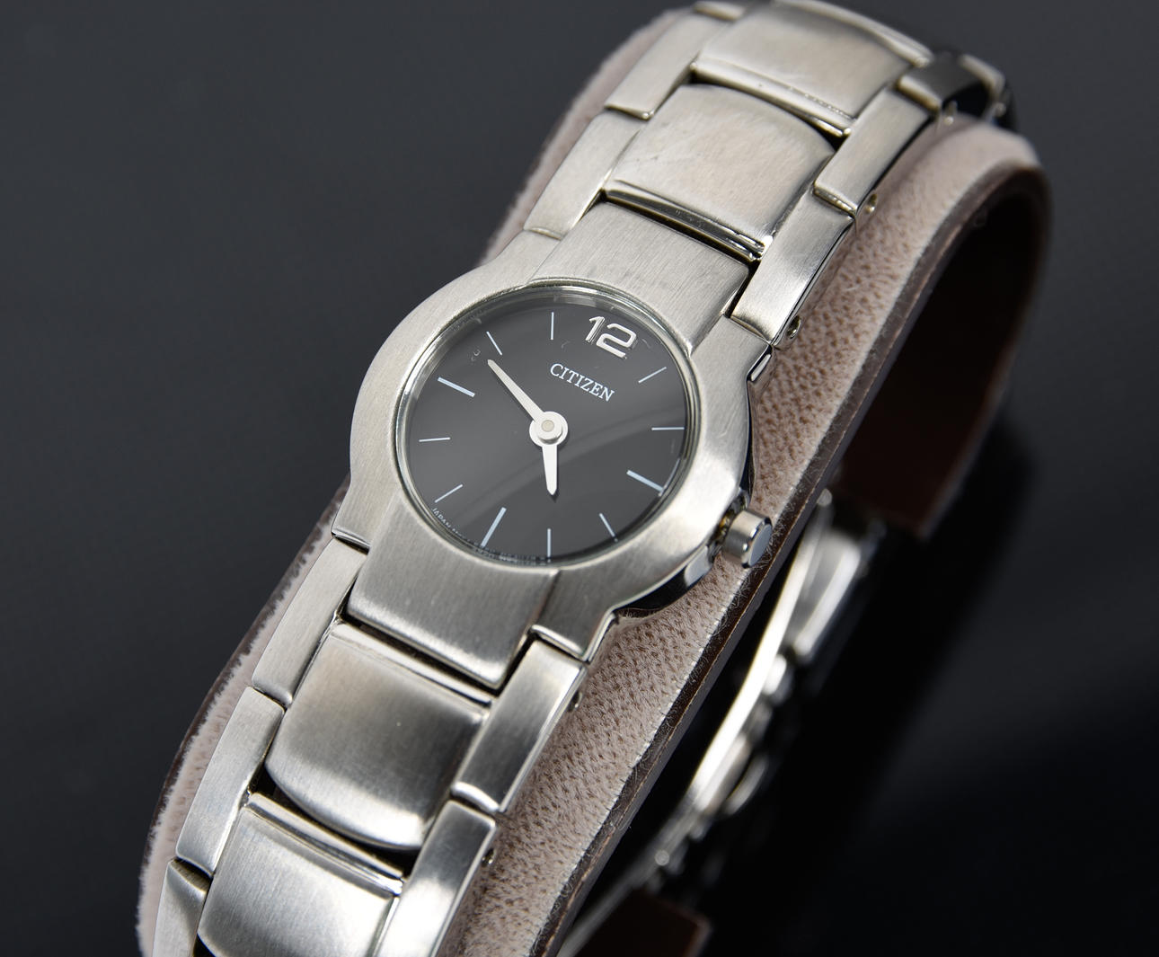 CITIZEN. damklocka, stålband, dold lås.