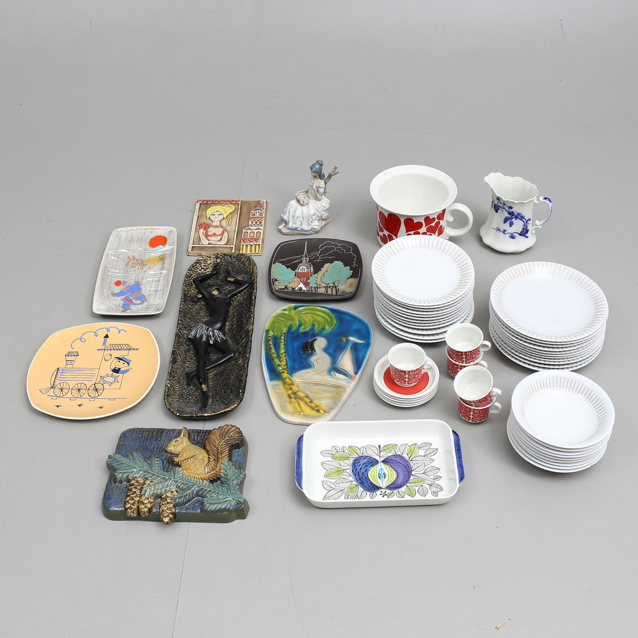 PARTI PORSLIN, KERAMIK, ca 42 delar.