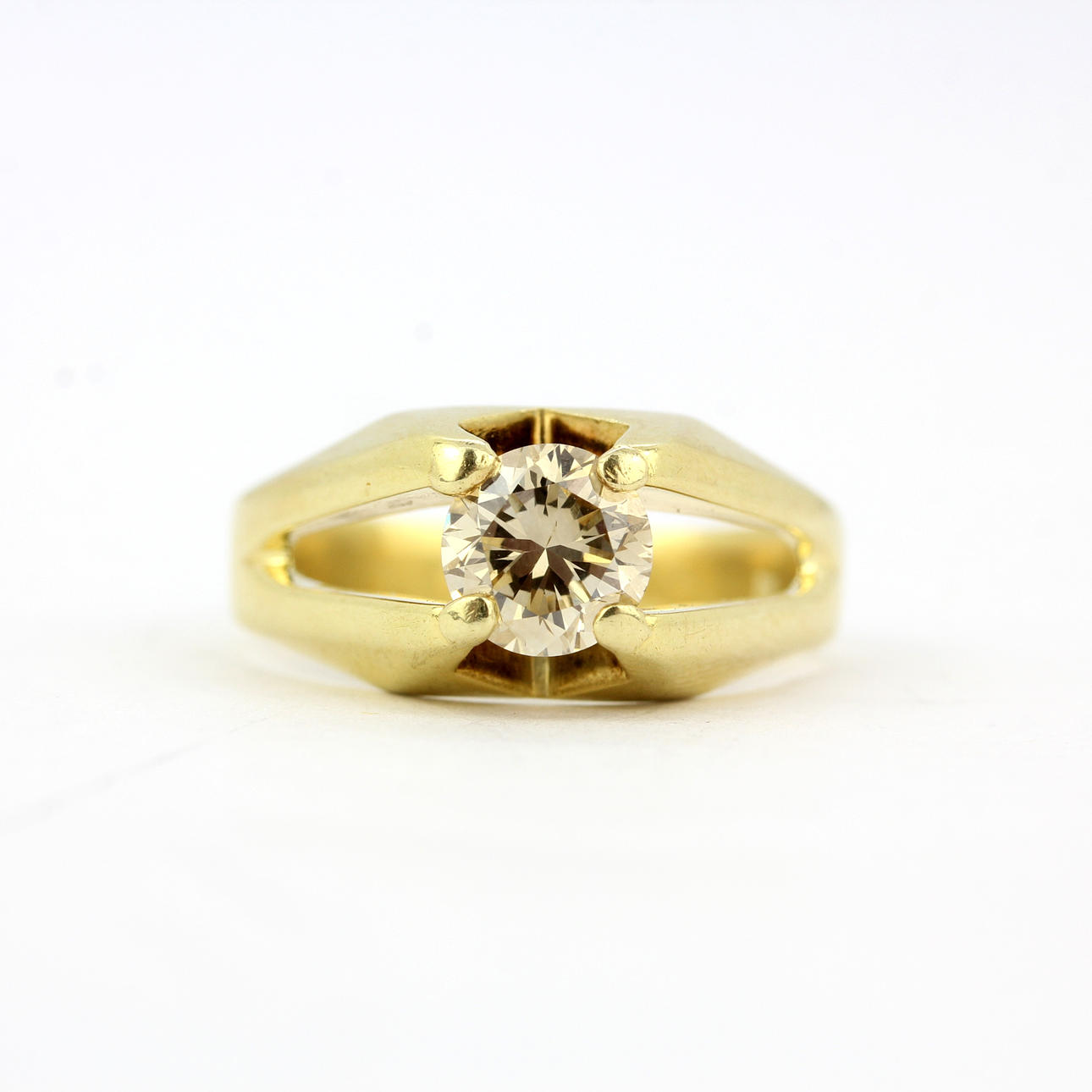 14CT CHAMPAGNE DIAMANT SOLITAIR RING.