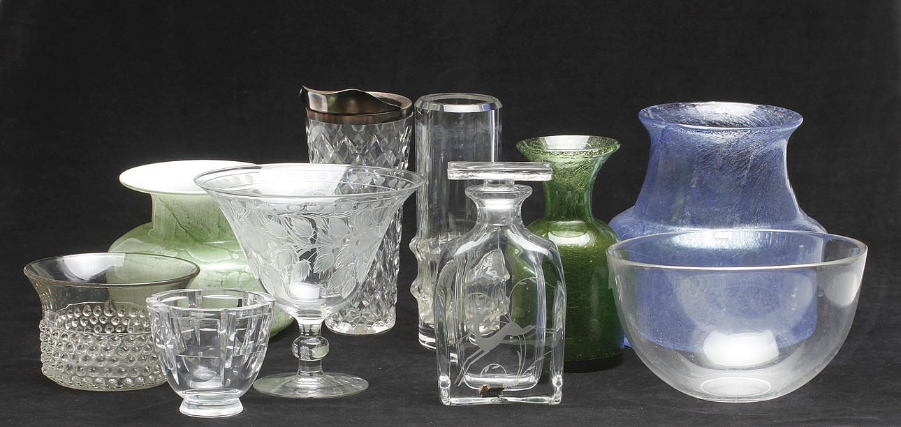 GLASFÖREMÅL, 10 delar, bland annat Erik Höglund, "Tusen Fönster" Simon Gate Orrefors.