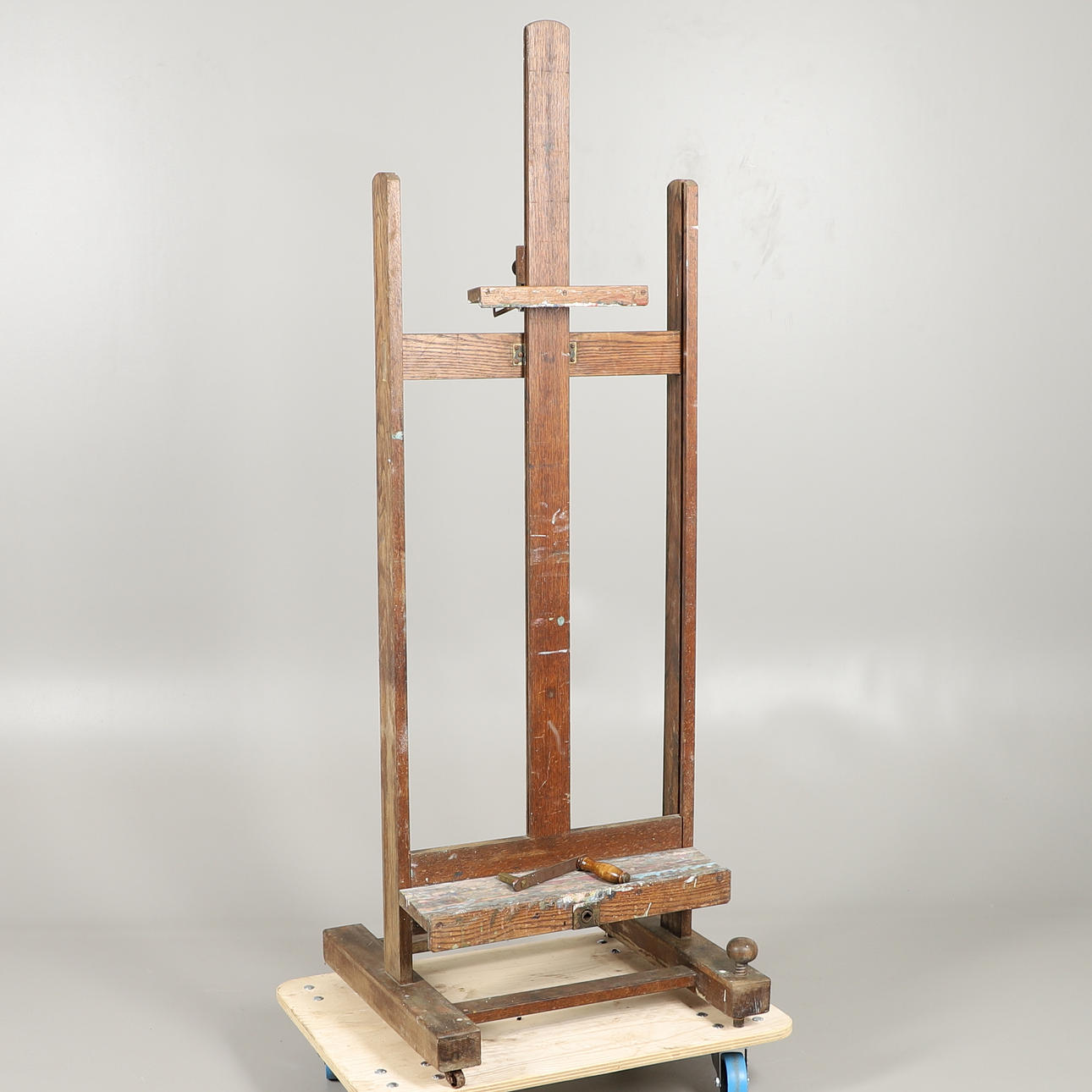 EN EKMEKANISK KONSTNÄR STAFFLI.