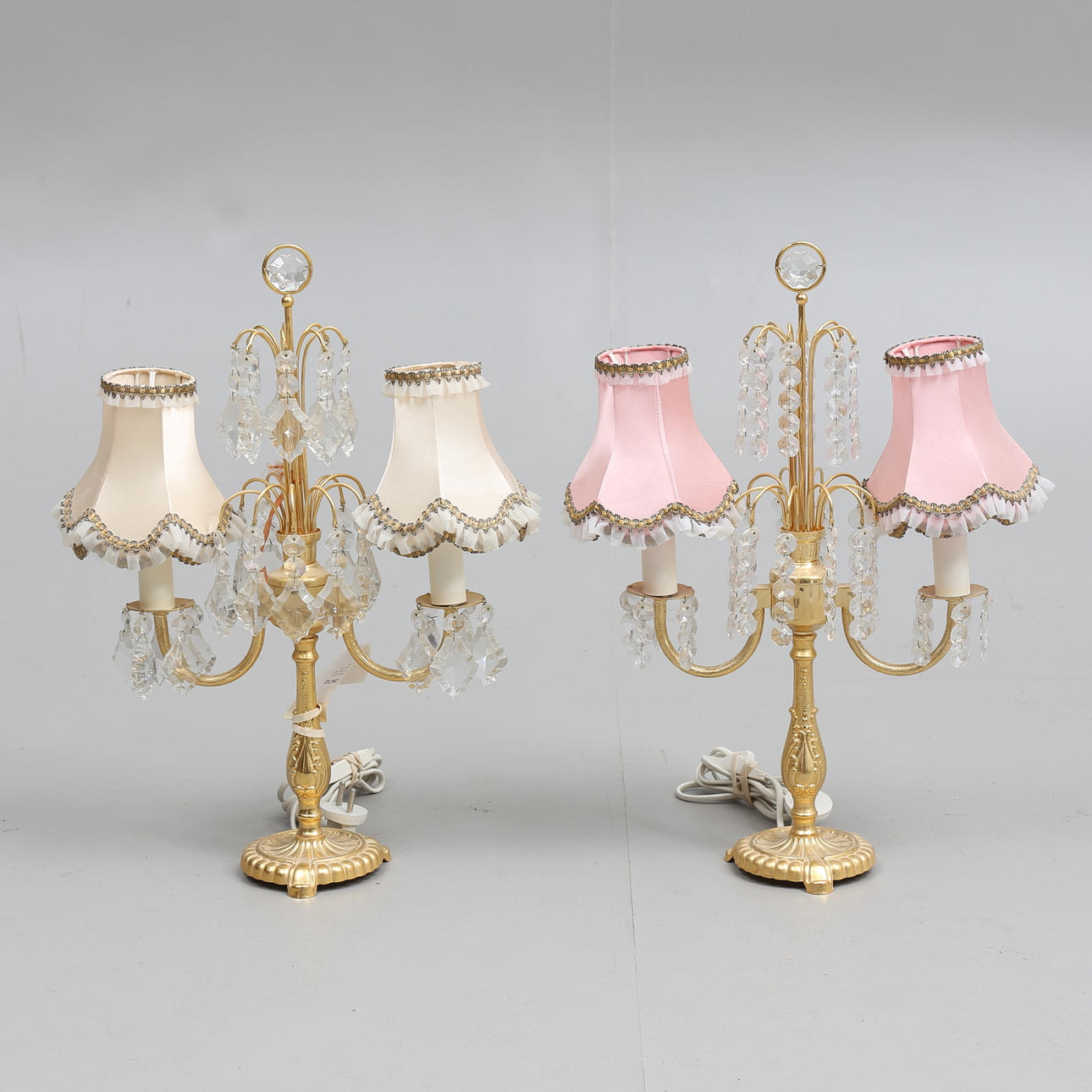 BORDSLYSTRAR, ett par snarlika, 1900-talets andra hälft.