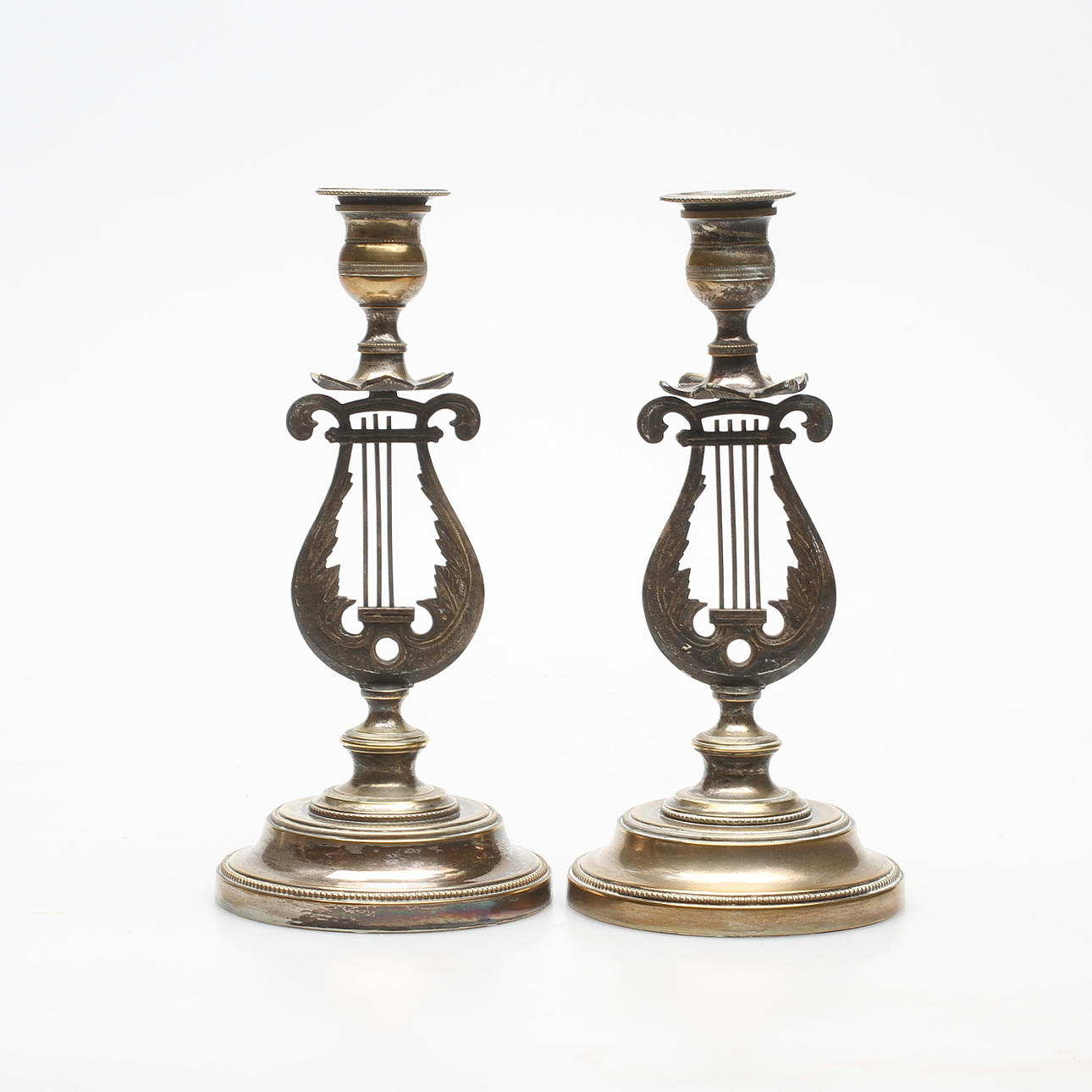 LJUSSTAKAR, ett par, empirestil, omkring 1900.