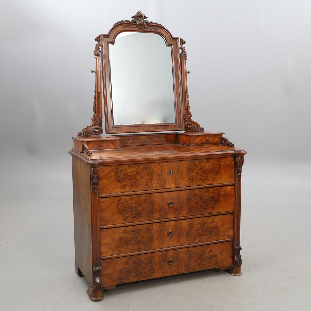 SPIEGELSCHRANK, Nussbaum, Ende 19. Jahrhundert.