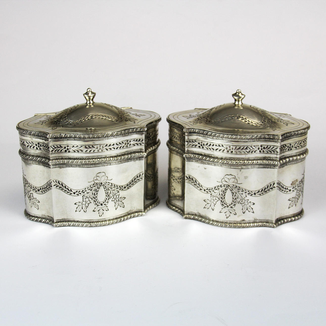 19. NIEDERLÄNDISCHE SILBERNE TEEDOSE.