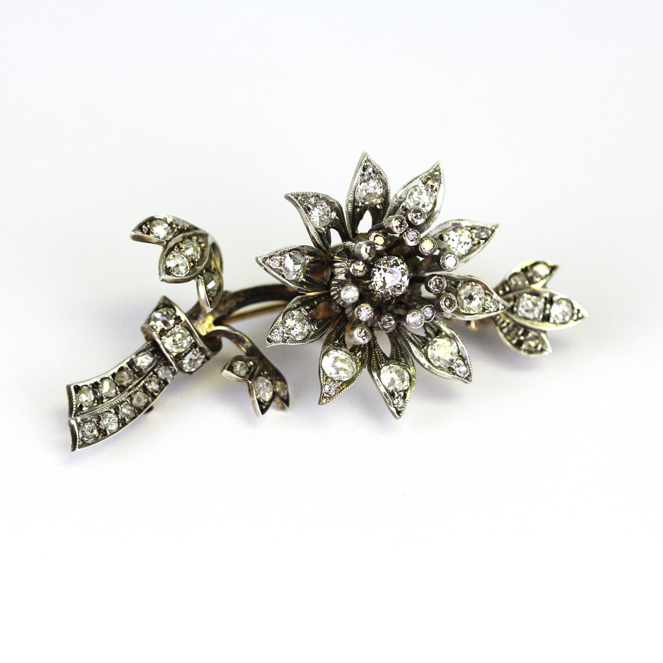 DIAMANT TREMBLEUSE BROSCH.