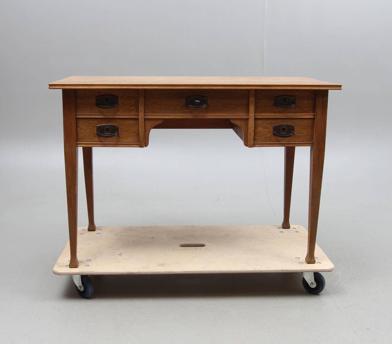 SKRIVBORD, jugend, 1900-talets första hälft.