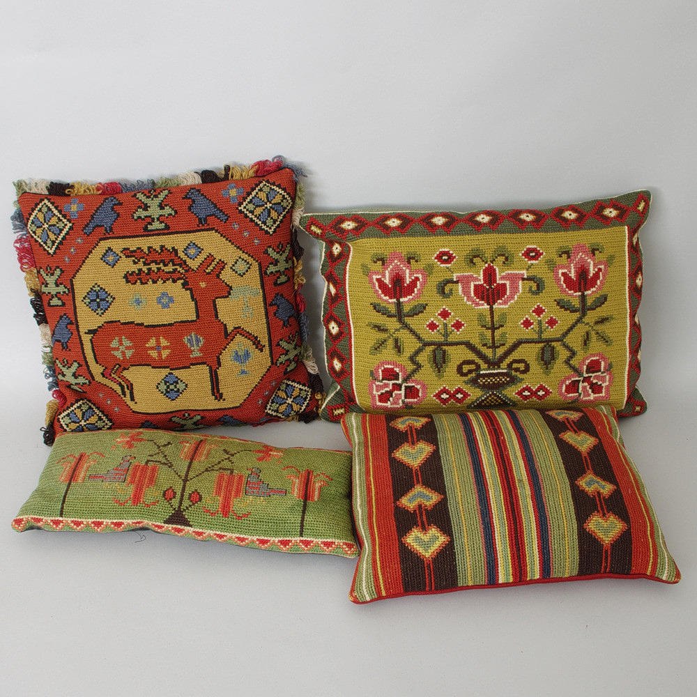 PILLOWS, 4 pieces, twist embroidered.