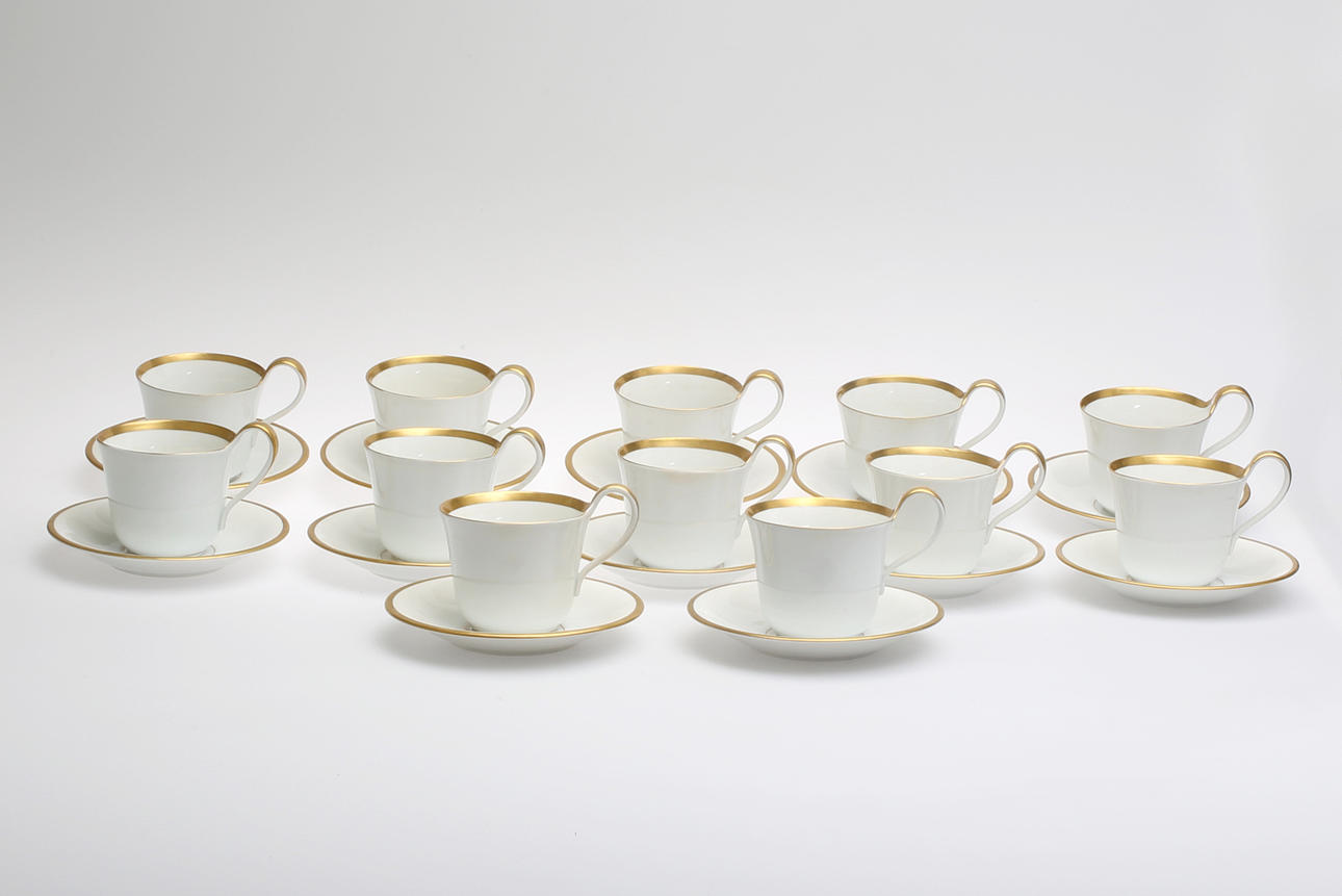 CHOKLADKOPPAR samt FAT, 24 delar, porslin, "Golden sun", Sigvard Bernadotte för Bing & Gröndahl.