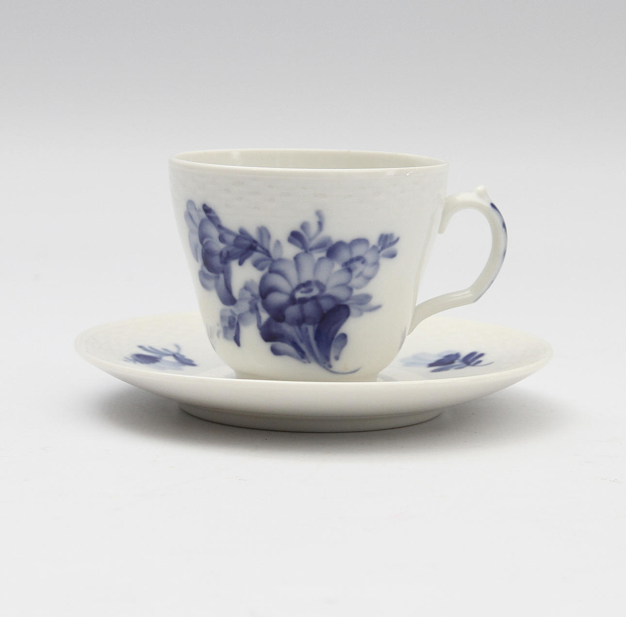 "BLÅ BLOMST". 12 par moccakoppar.