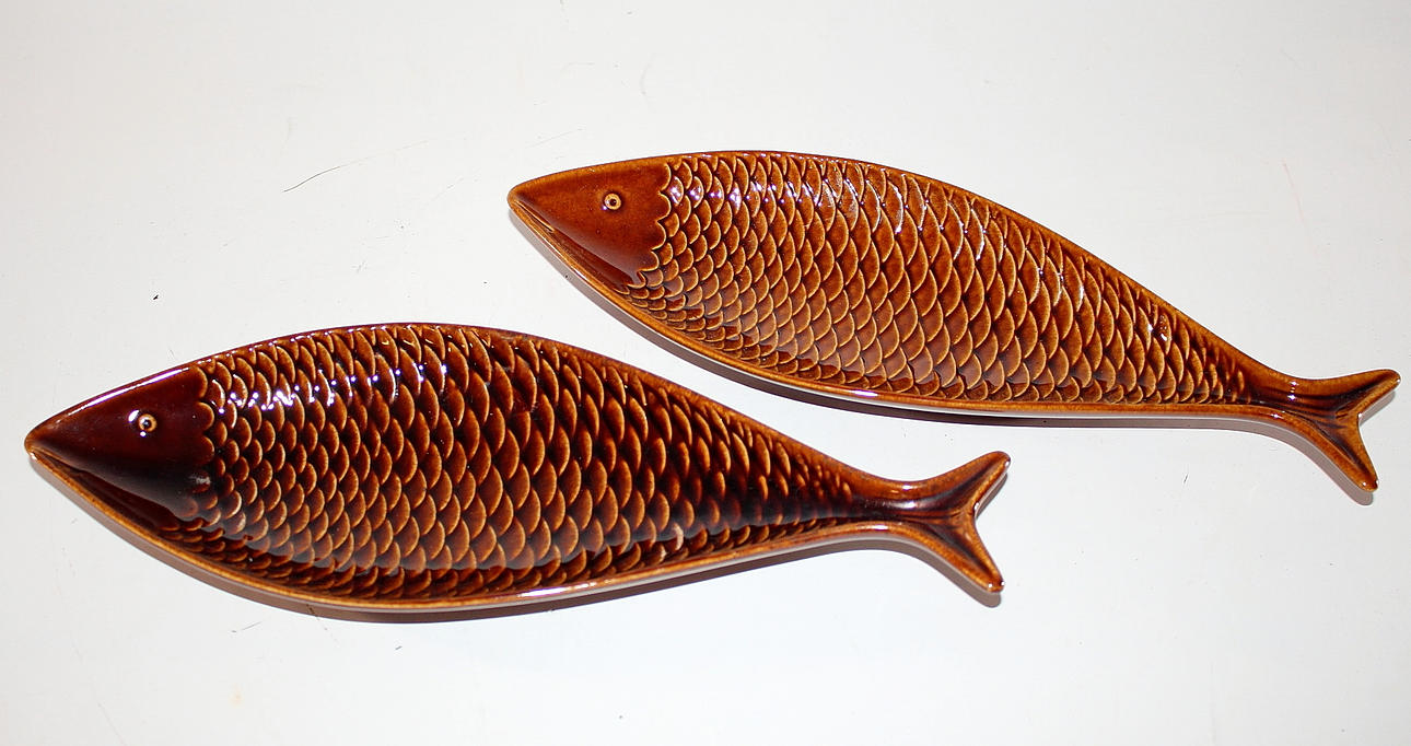 FISKFAT, 2 st, porslin, Stig Lindberg, Gustavsberg, 1900-talets andra hälft.