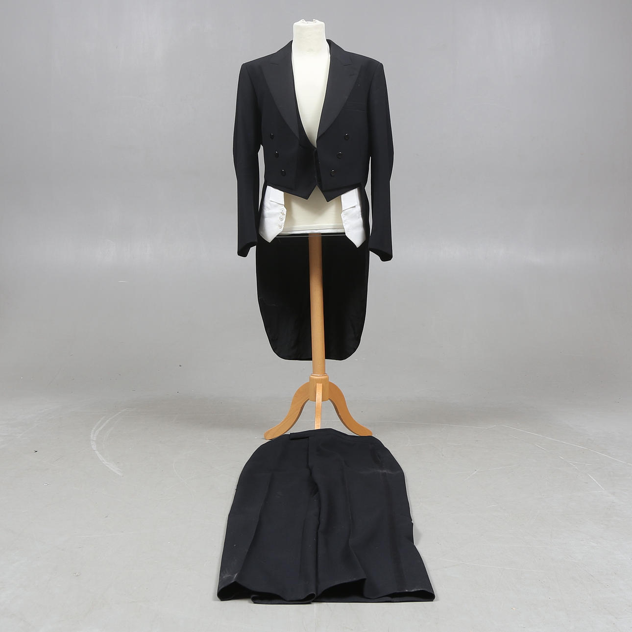 ROLF WIRTÉNS FRACK OCH HATT.