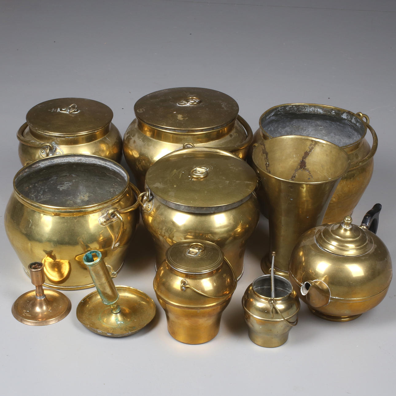 PARTI DIVERSE MÄSSING/KOPPAR, 18/1900-tal.