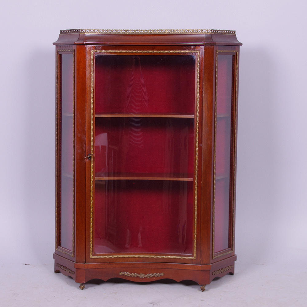 VÄGGVITRINSKÅP, mahogny, rokokostil, 1900-tal.