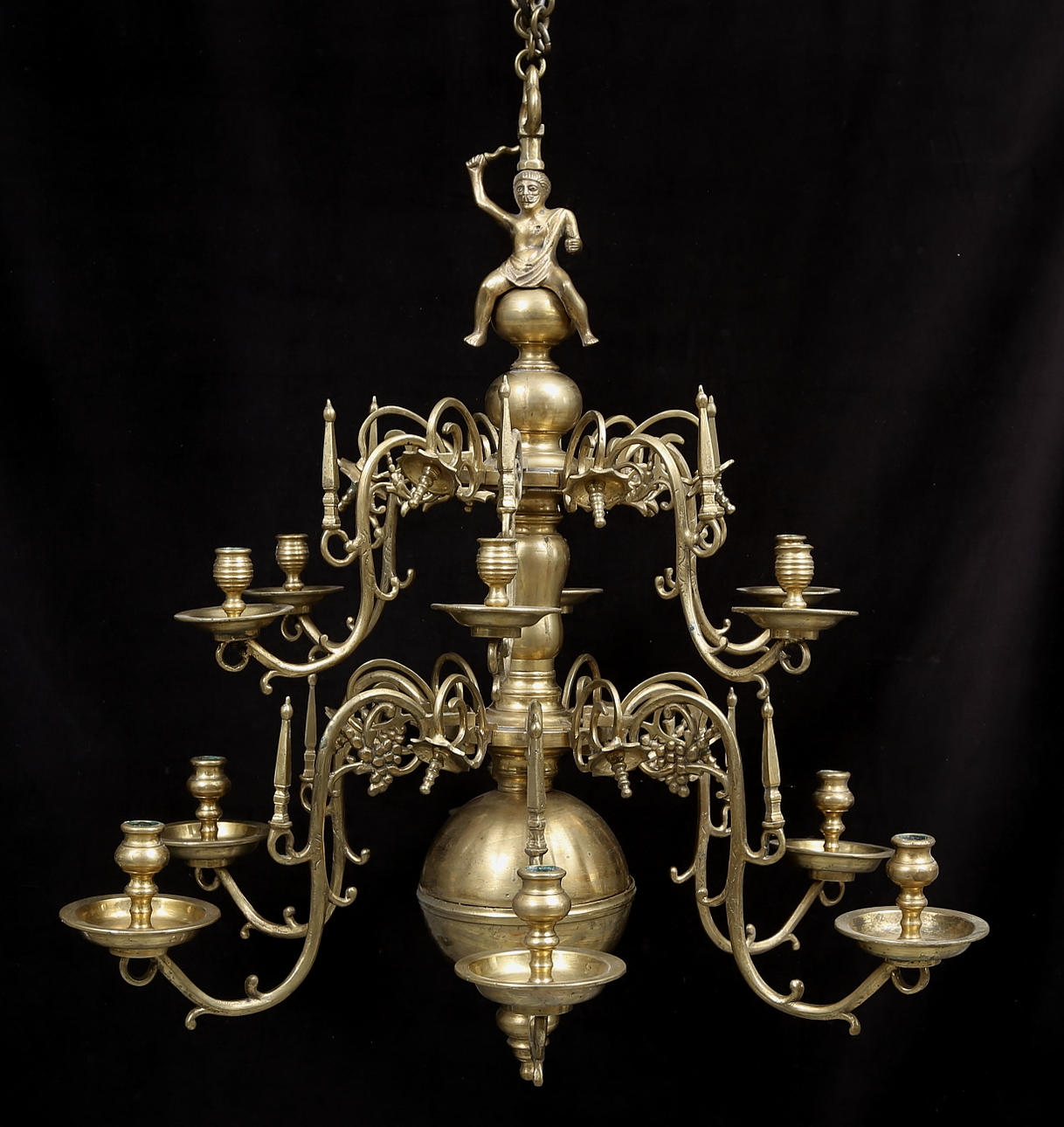 MALMKRONA, 12 ljusarmar, 1800-tal.