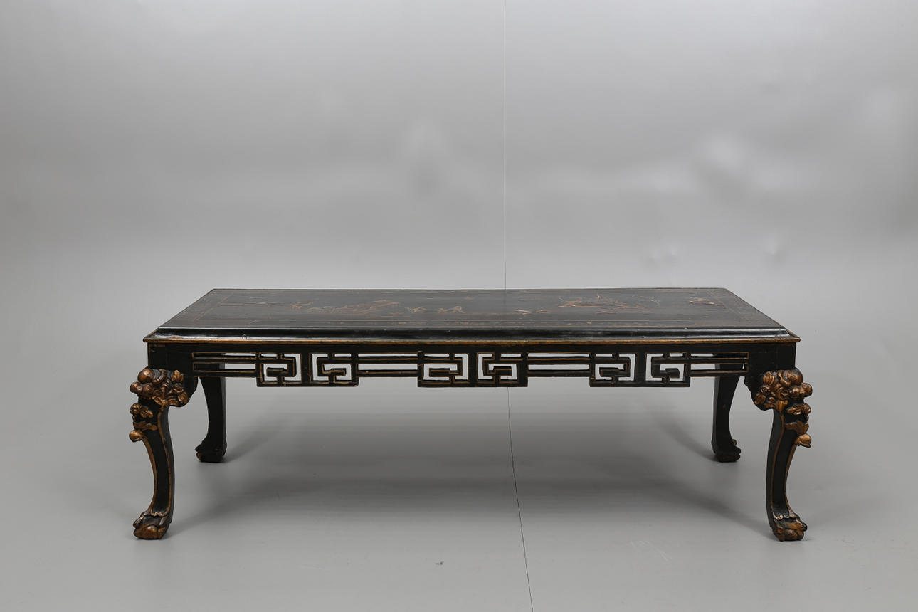 BORD, rikliga sniderier, lackarbete, Kina, 1800-tal.