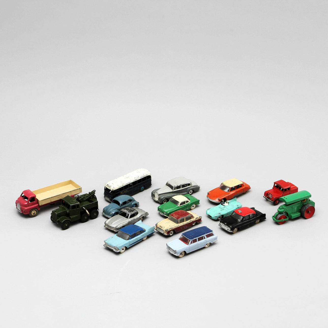 MODELLBILAR, 15 st, Dinky Toys.