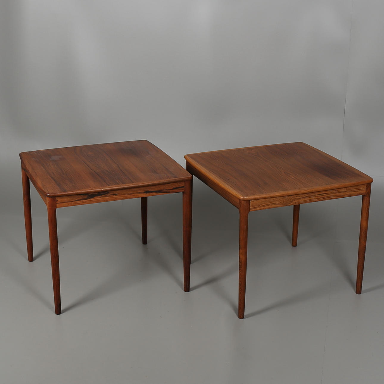 PARET LAMPBORD i lövträ, 2 st, Yngvar Sandström, Säffle.