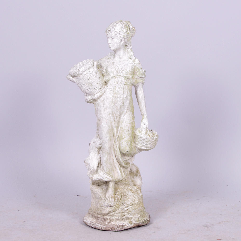 TRÄDGÅRDSSKULPTUR, Kvinna med korgar, målad betong.