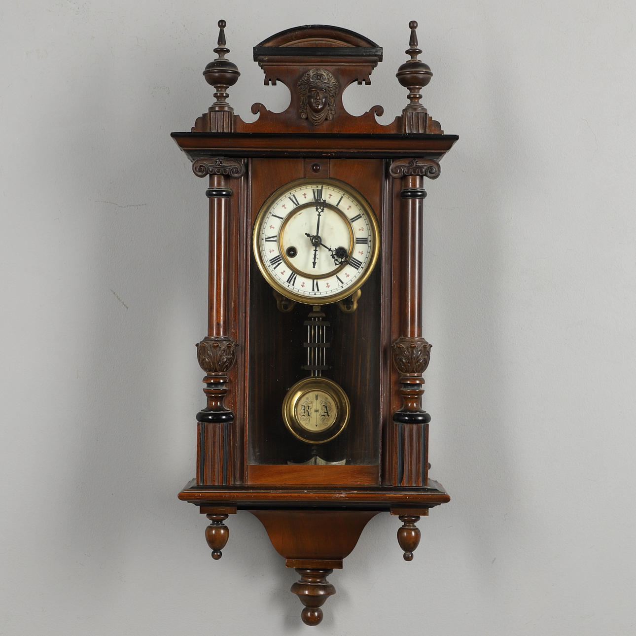 AN AMERICAN REGULATOR STYLE WALL CLOCK.