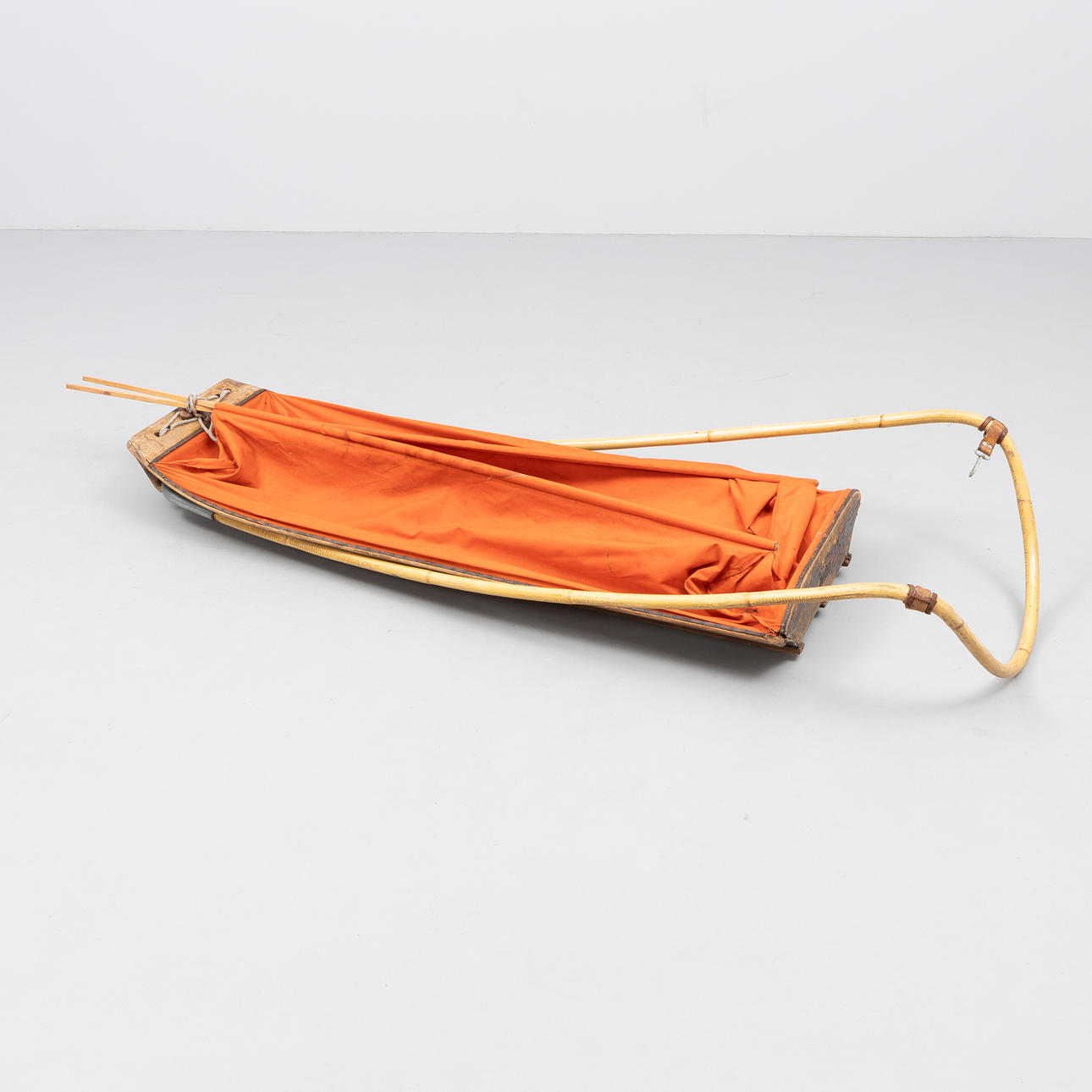 Schleppschlitten und Schleppgeschirr, Holz, Segebadenberg AB, Sitze, Mitte 20. Jahrhundert.