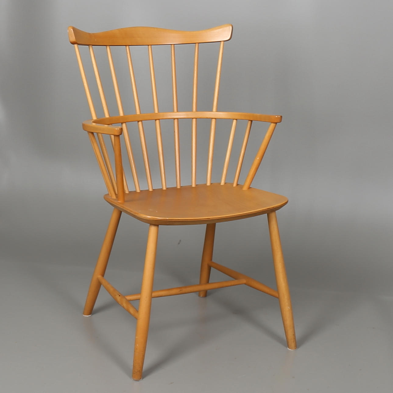 BÖRGE MOGENSEN. Karmstol, modell J-52, ritad för FDB.