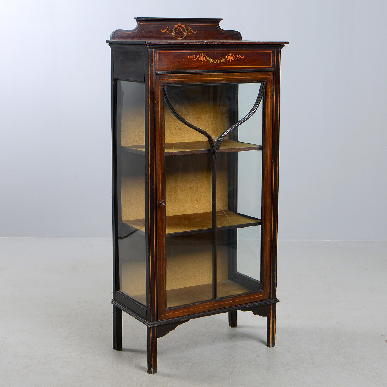 Vitrine, Jugendstil, 20. Jahrhundert.