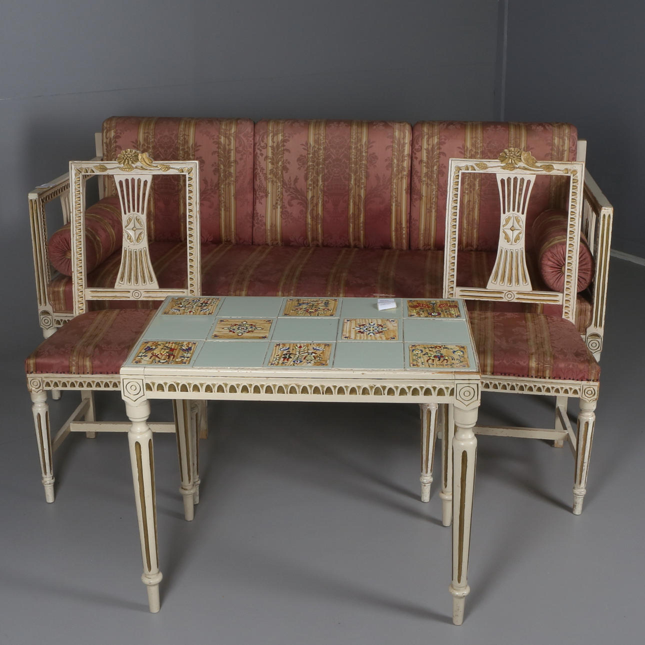 MÖBELGRUPP, 4 delar, gustaviansk stil, 1900-talets första hälft, efter modell från 1726.