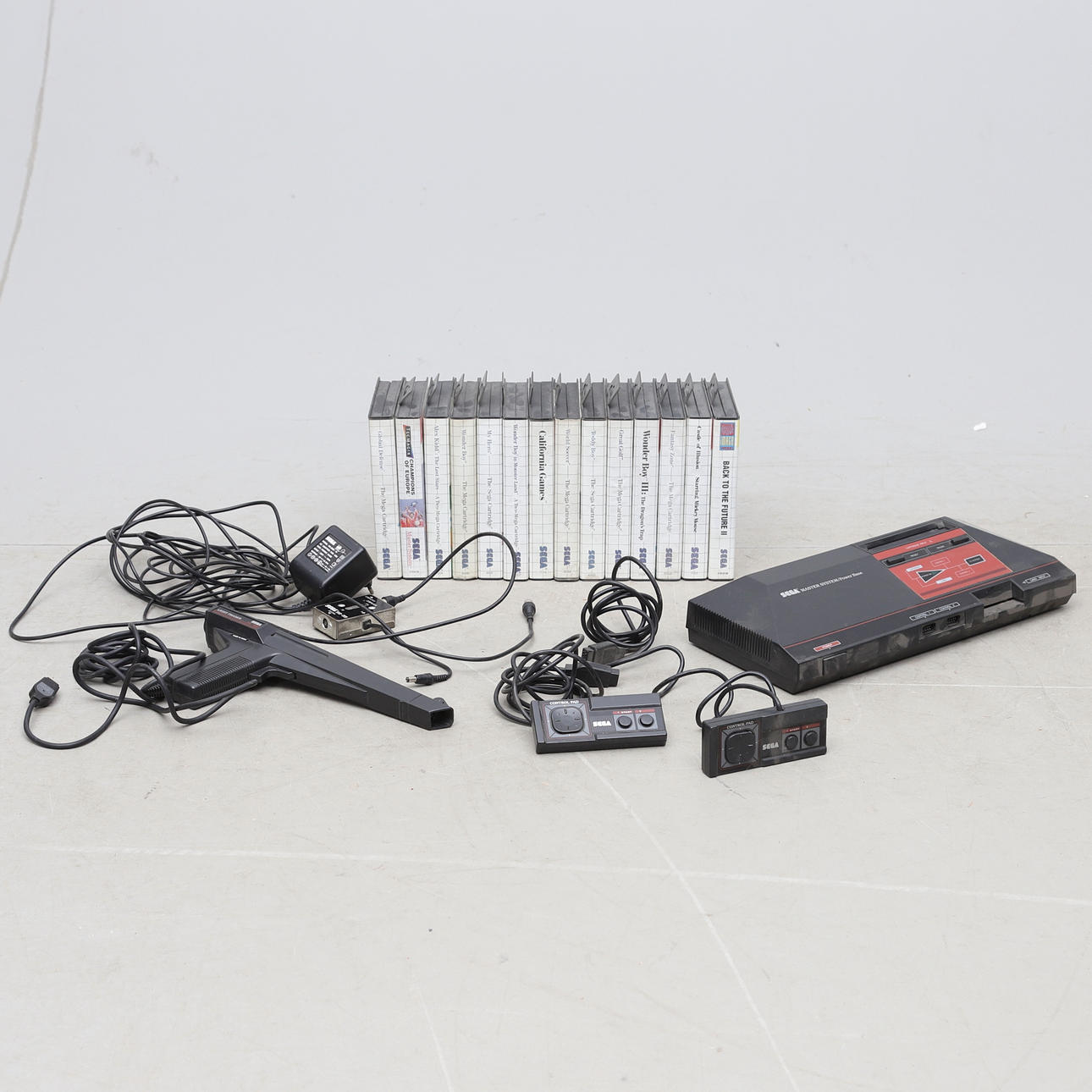 SPILKONSOL, Sega Master System, inkl. 14 spil, 20. århundrede.