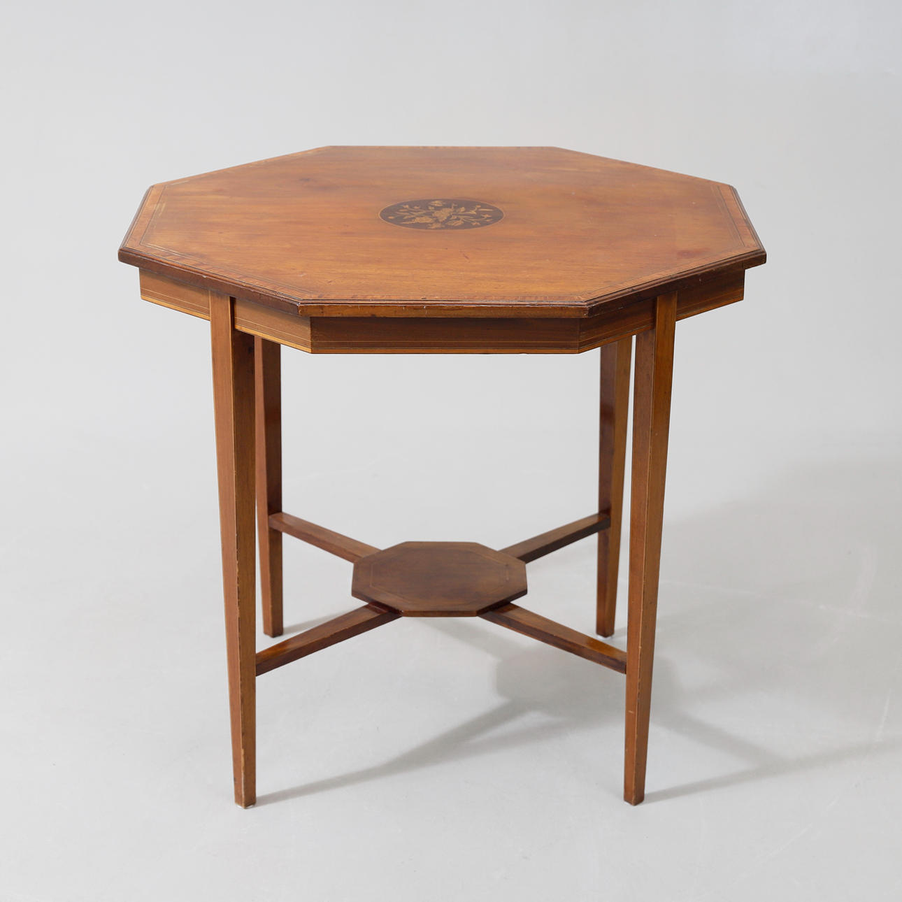 Couchtisch, Empire-Stil, 20. Jahrhundert.