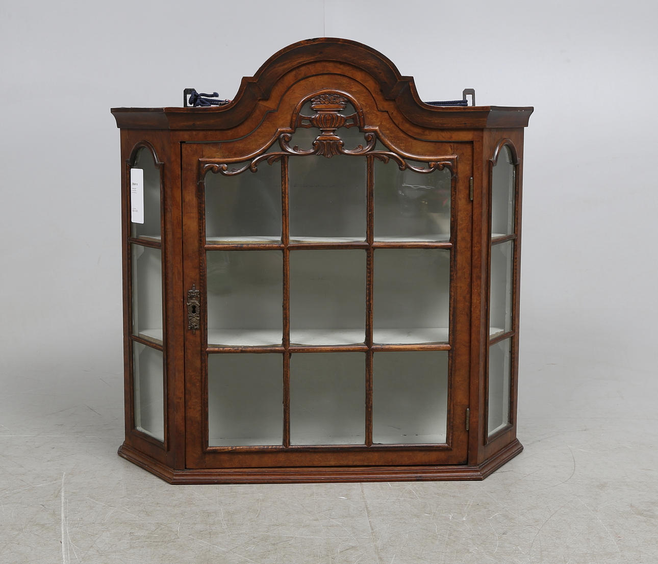 HÄNGSKÅP med VITRIN, sent 1800-tal.