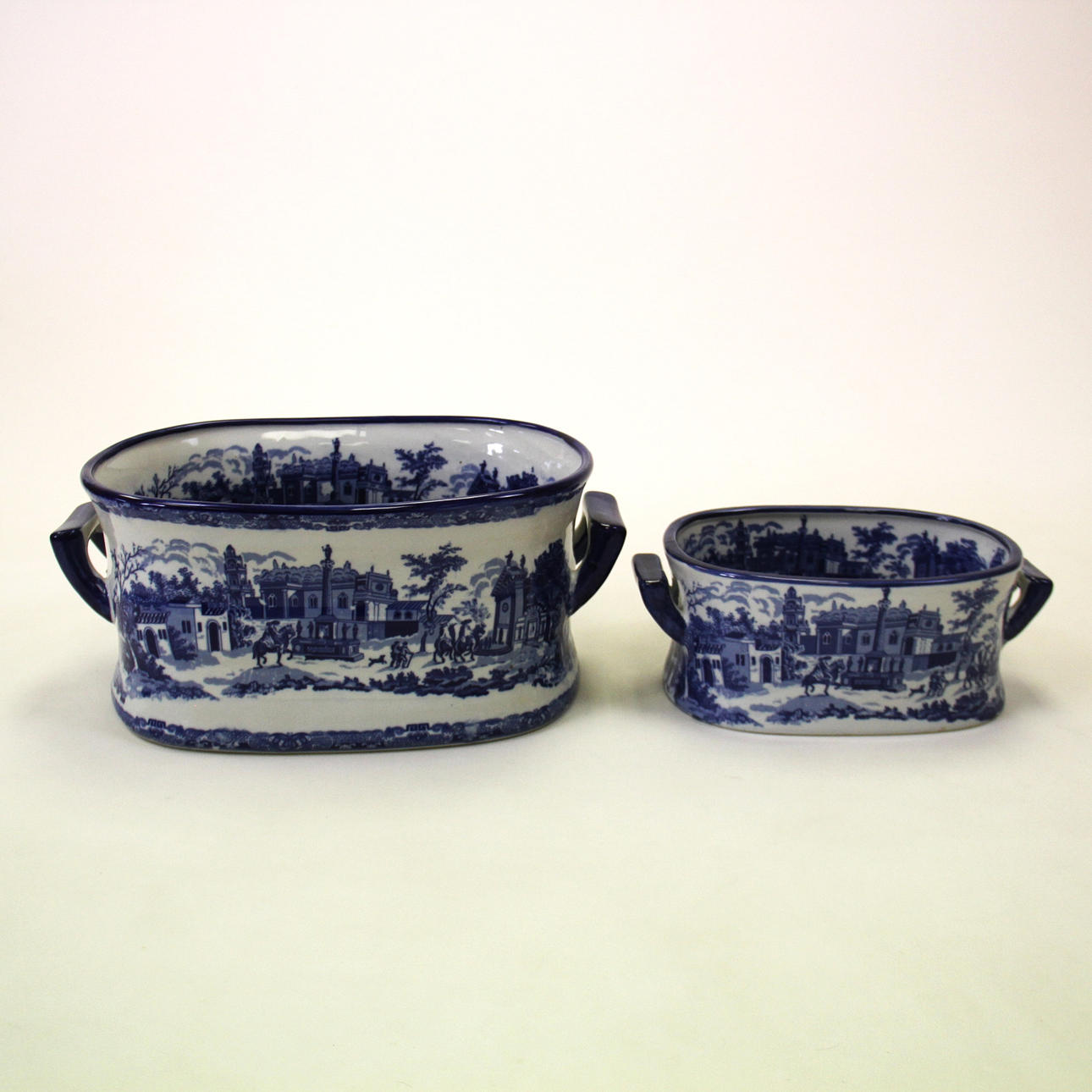 TVÅ FOTBAD I PORSLIN.