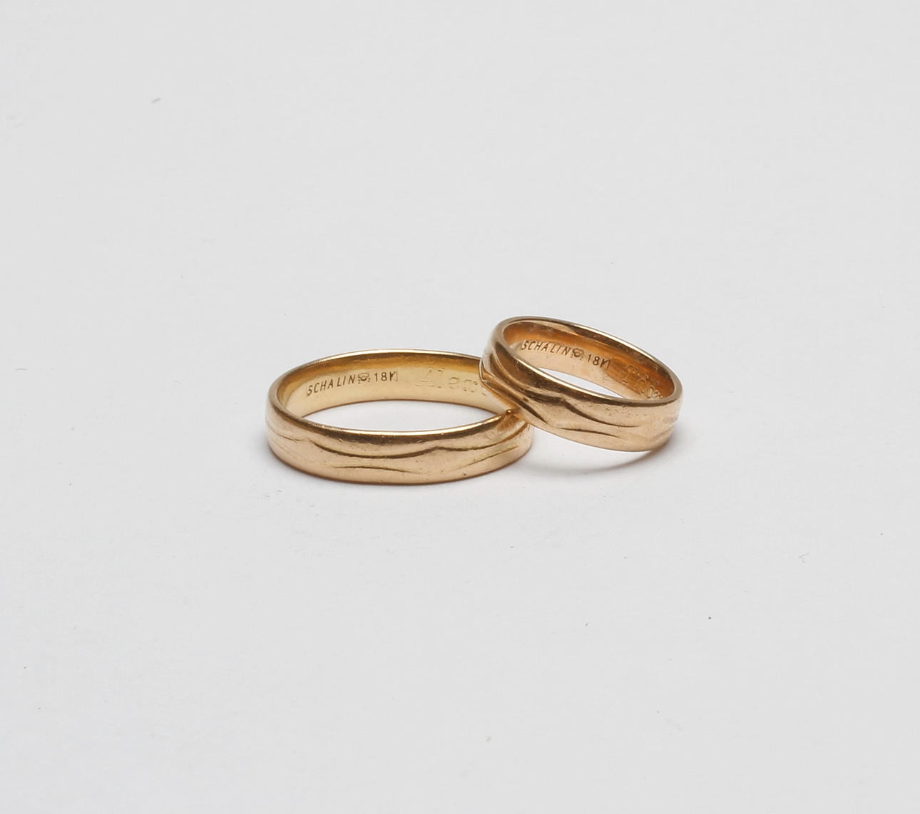RINGAR, 2 st, 18k guld, vikt ca 11,4 gr.