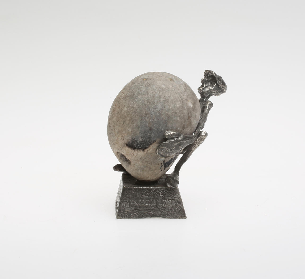 HENRY GUSTAFSSON. Skulptur, "Lyftet", sten och tenn, signerad Henry G, Wimmerby tenn.