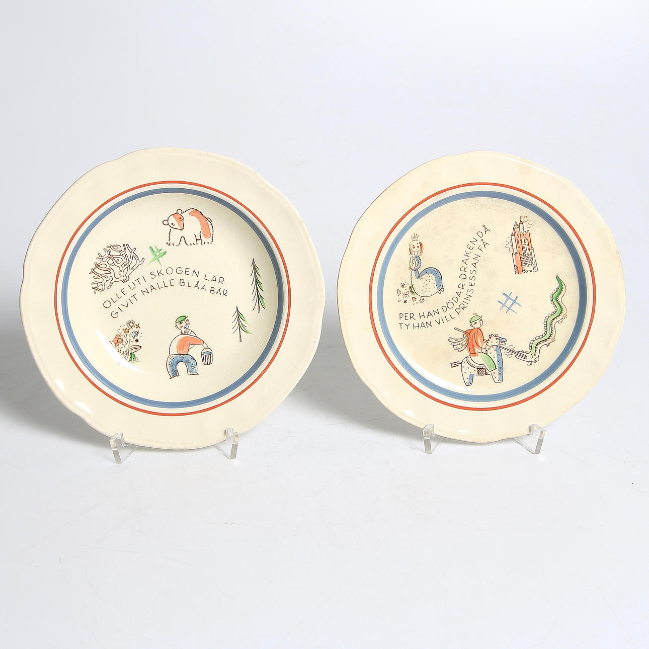 BARNTALLRIKAR, 2 st, flintgods, "Saga", Stig Lindberg, Gustavsberg. 1900-talets mitt.