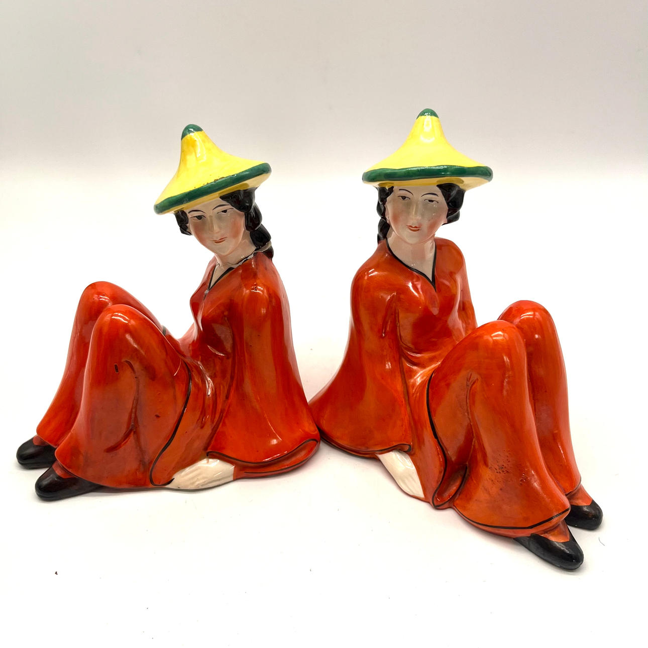 2 DEKORATIONSFIGURER - KVINDE - VINTAGE - PORCELEN.
