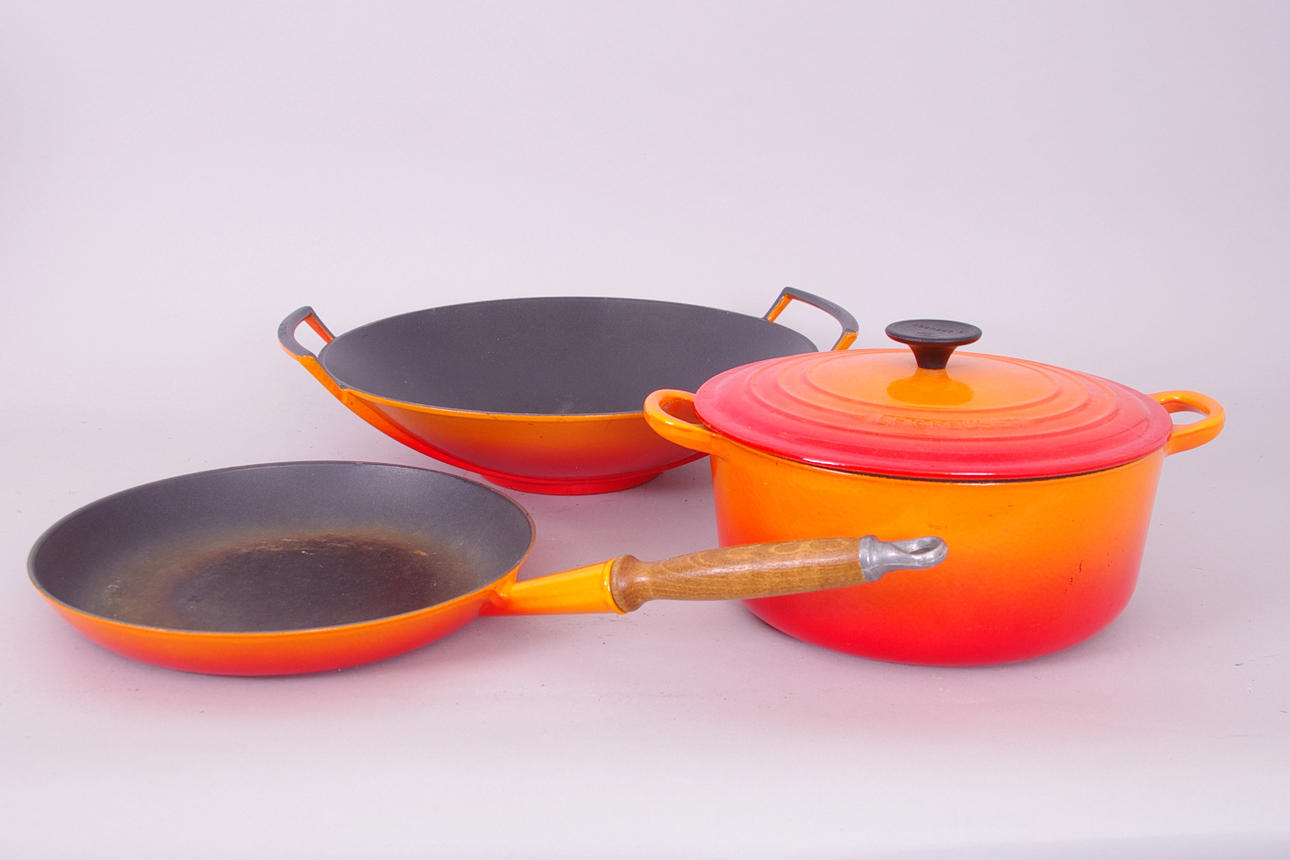 KASTRULL; STEKJÄRN SAMT WOKGRYTA, Le Creuset.